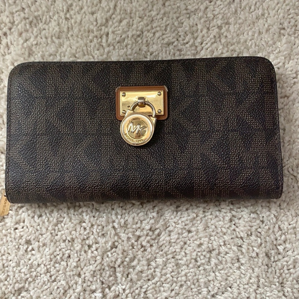 Michael Kors zip wallet